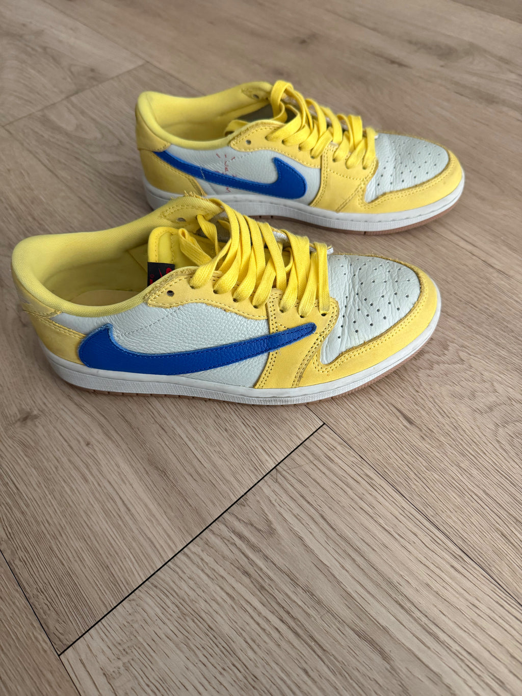 TRAVIS SCOTT DUNKS
