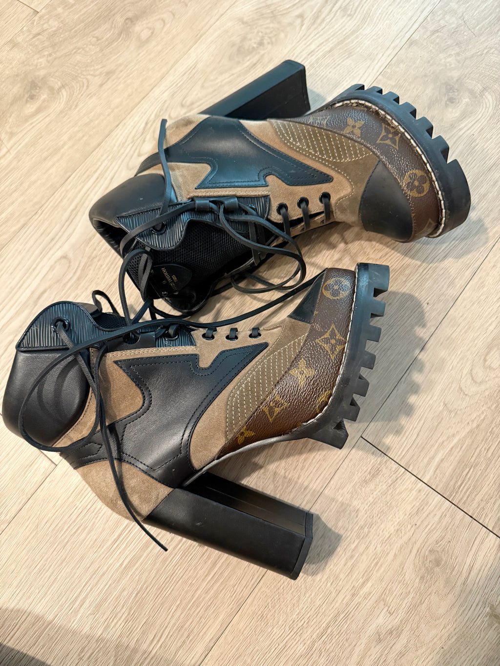 Loui Vuitton boots