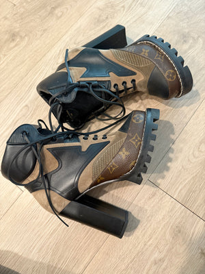 Loui Vuitton boots